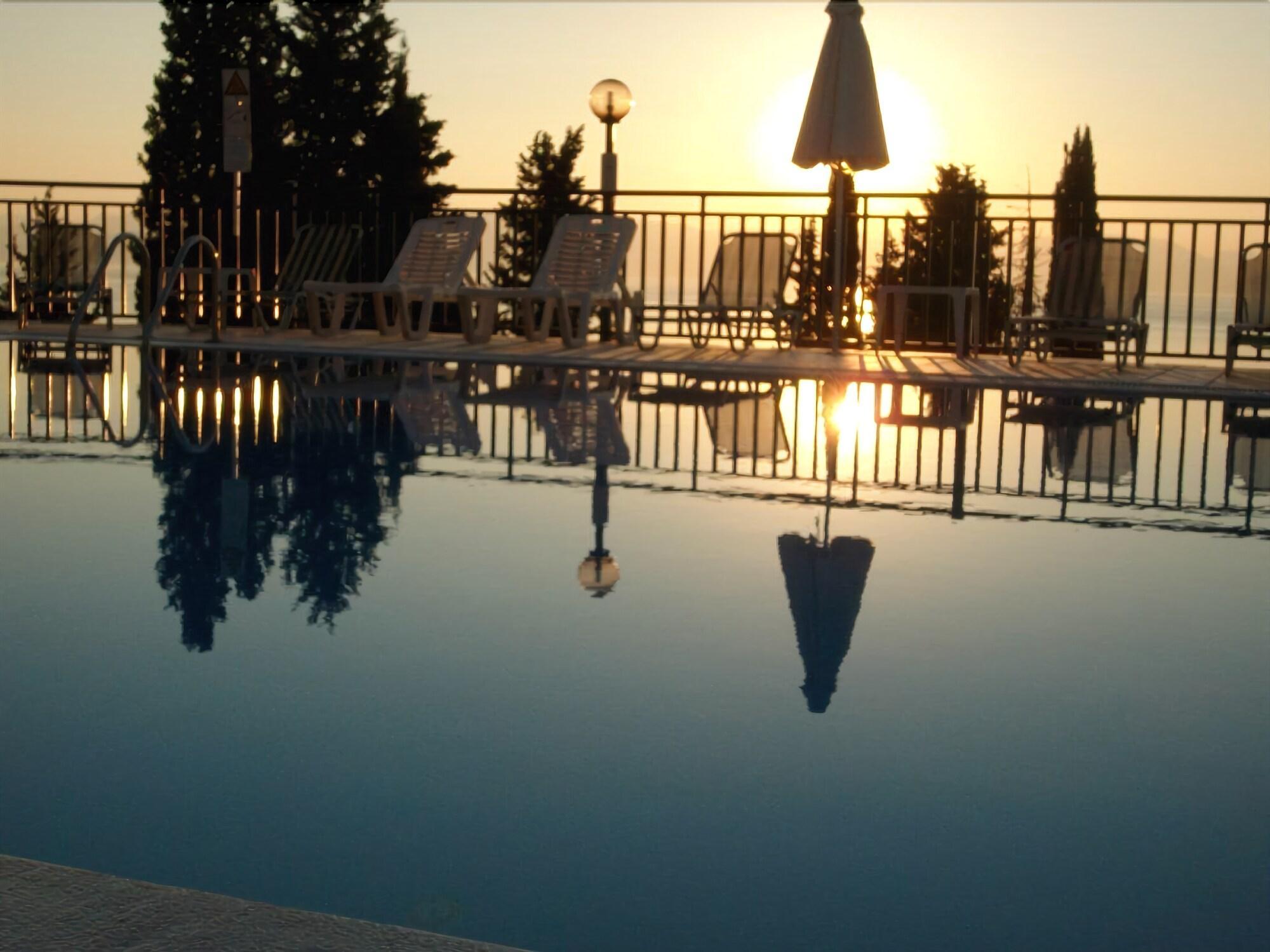 Aronis Apartments Benitses  Dış mekan fotoğraf